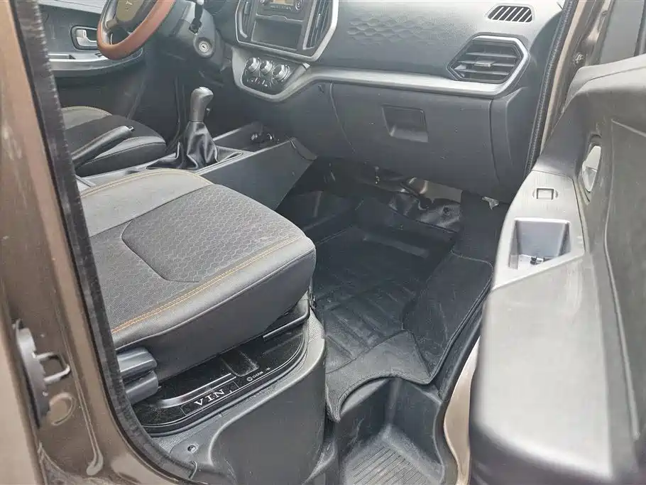 Changan M60 2023 1.5L GDI Comfort 6/7 мест