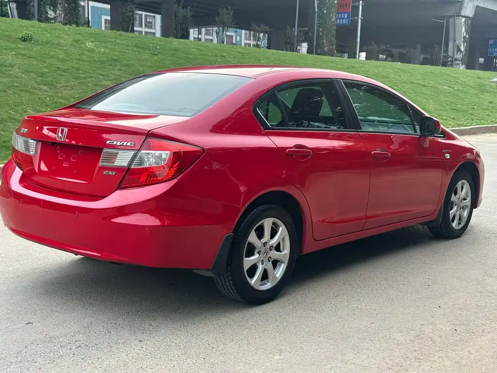 Honda Civic — миниатюра 9