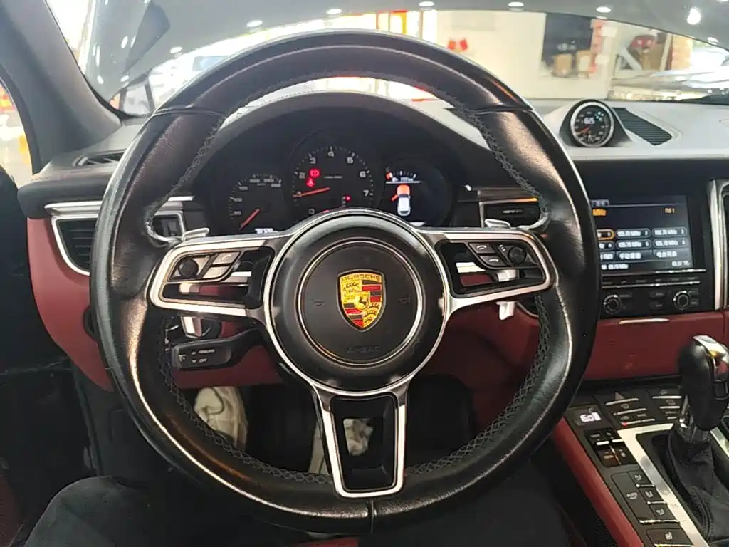 Porsche Macan — миниатюра 11