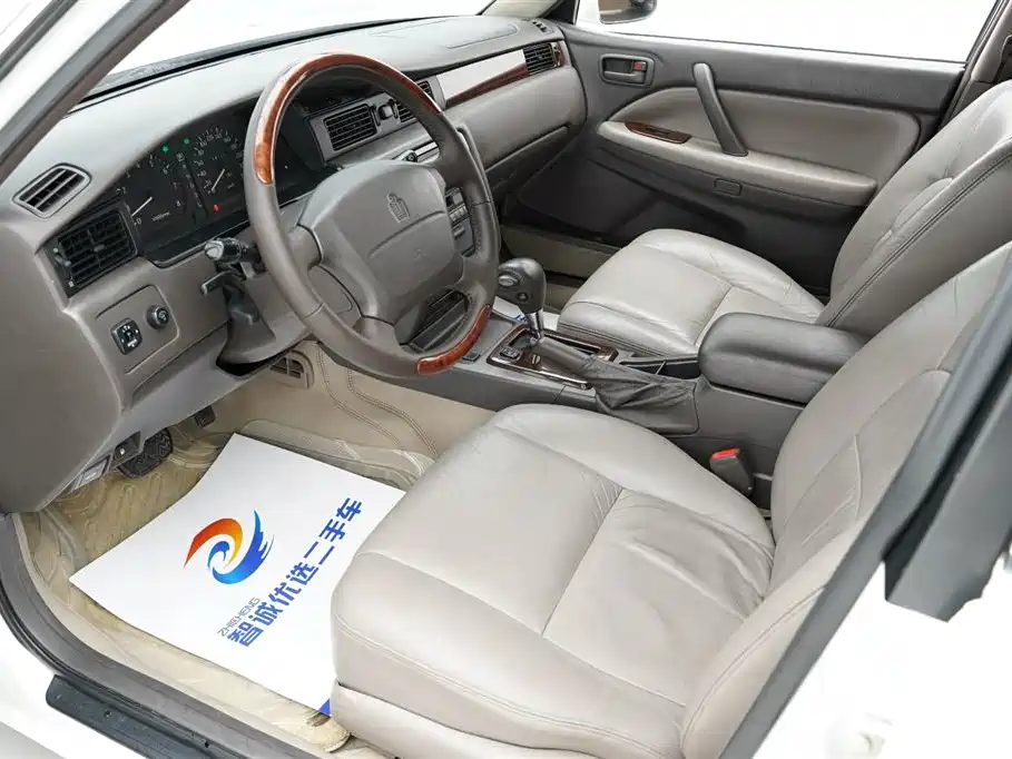 Toyota Crown (Import) — миниатюра 5