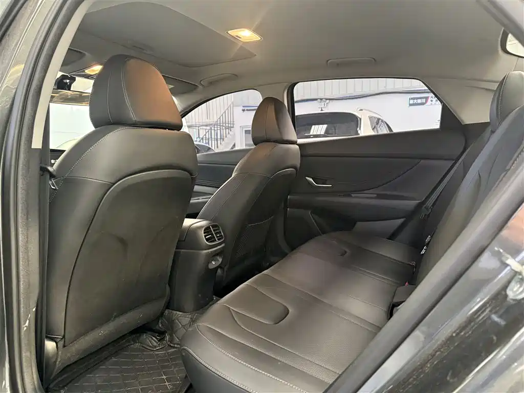 Hyundai Elantra — миниатюра 9