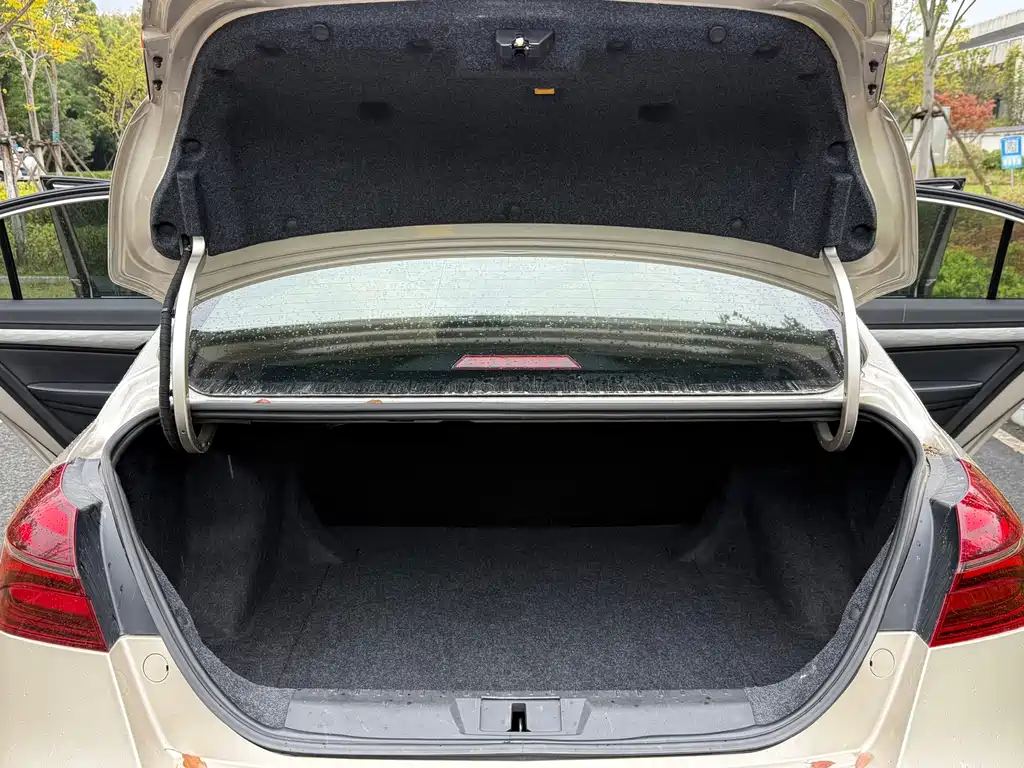 Geely Emgrand — миниатюра 15