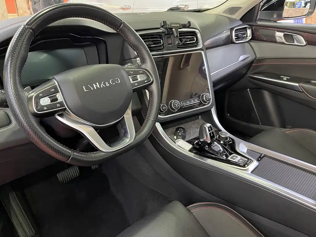 Lynk & Co 01 — миниатюра 8