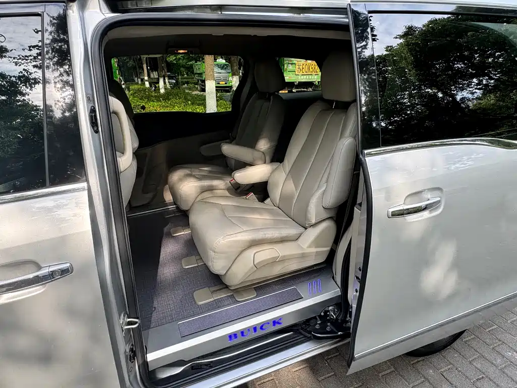 Buick GL8 2017 25S Luxury V