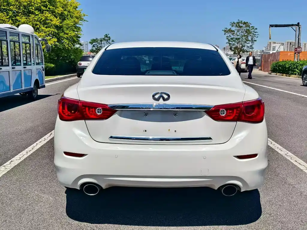 Infiniti Q50L 2016 2.0T Comfort
