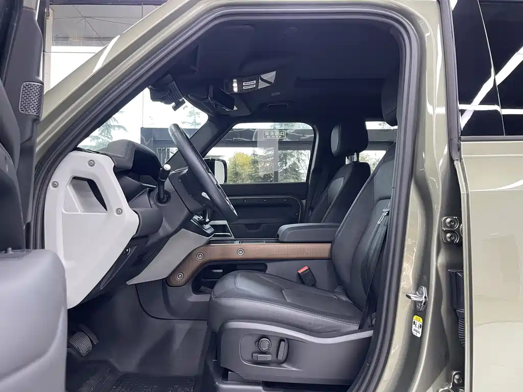Land Rover Defender — миниатюра 18