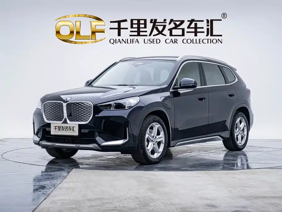 BMW iX1