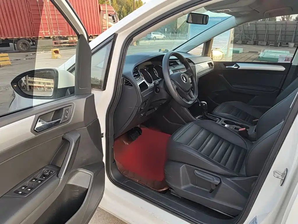 Volkswagen Touran — миниатюра 16