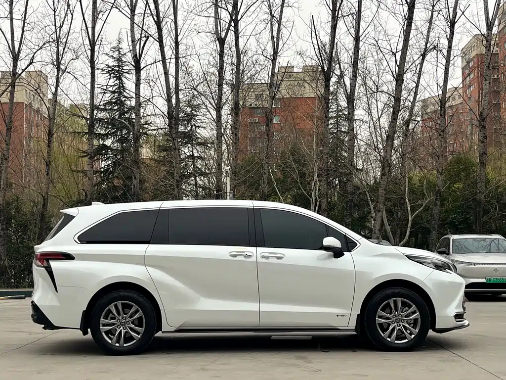 TOYOTA SIENNA