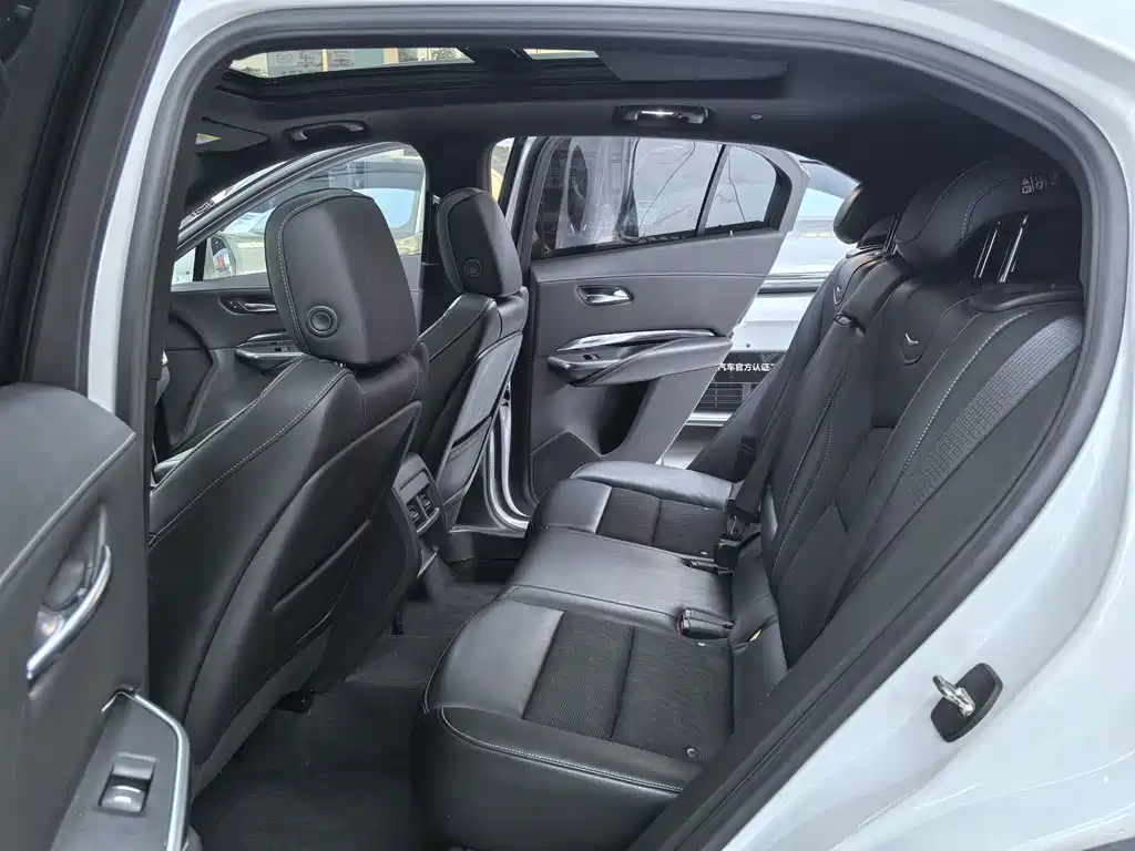 Cadillac XT4 — миниатюра 9