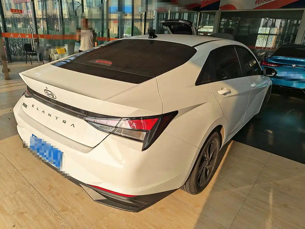 Hyundai Elantra — миниатюра 8