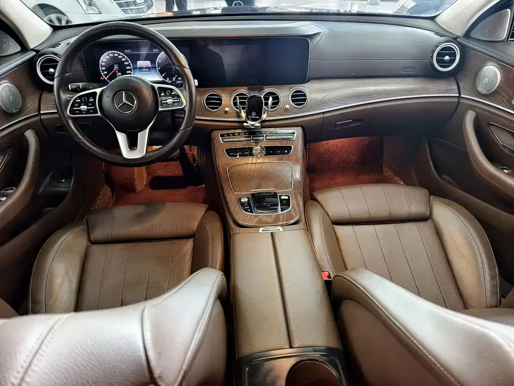 Mercedes-Benz E-Class — миниатюра 6