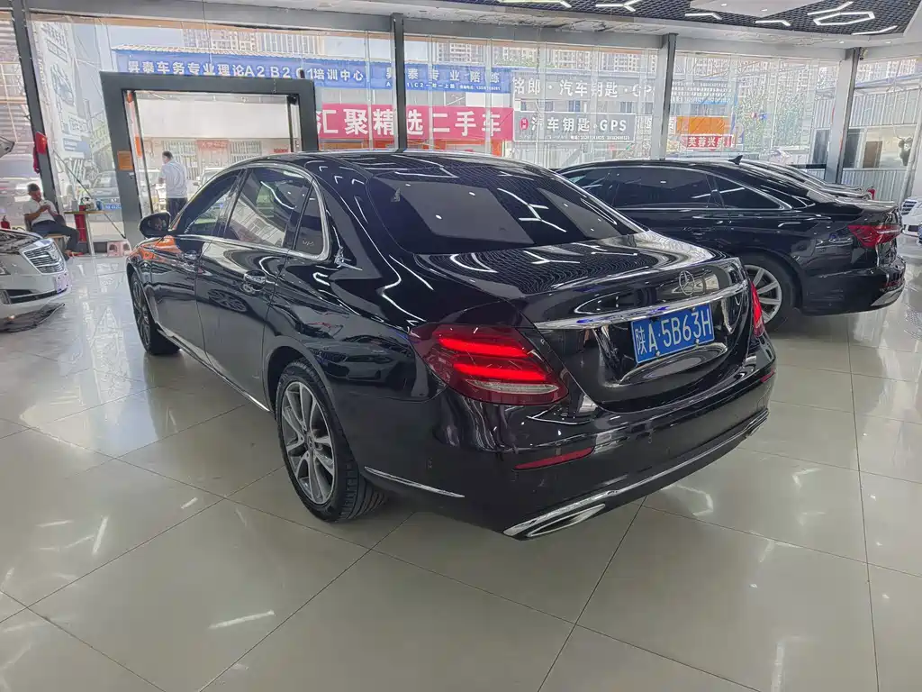 Mercedes-Benz E-Class — миниатюра 7