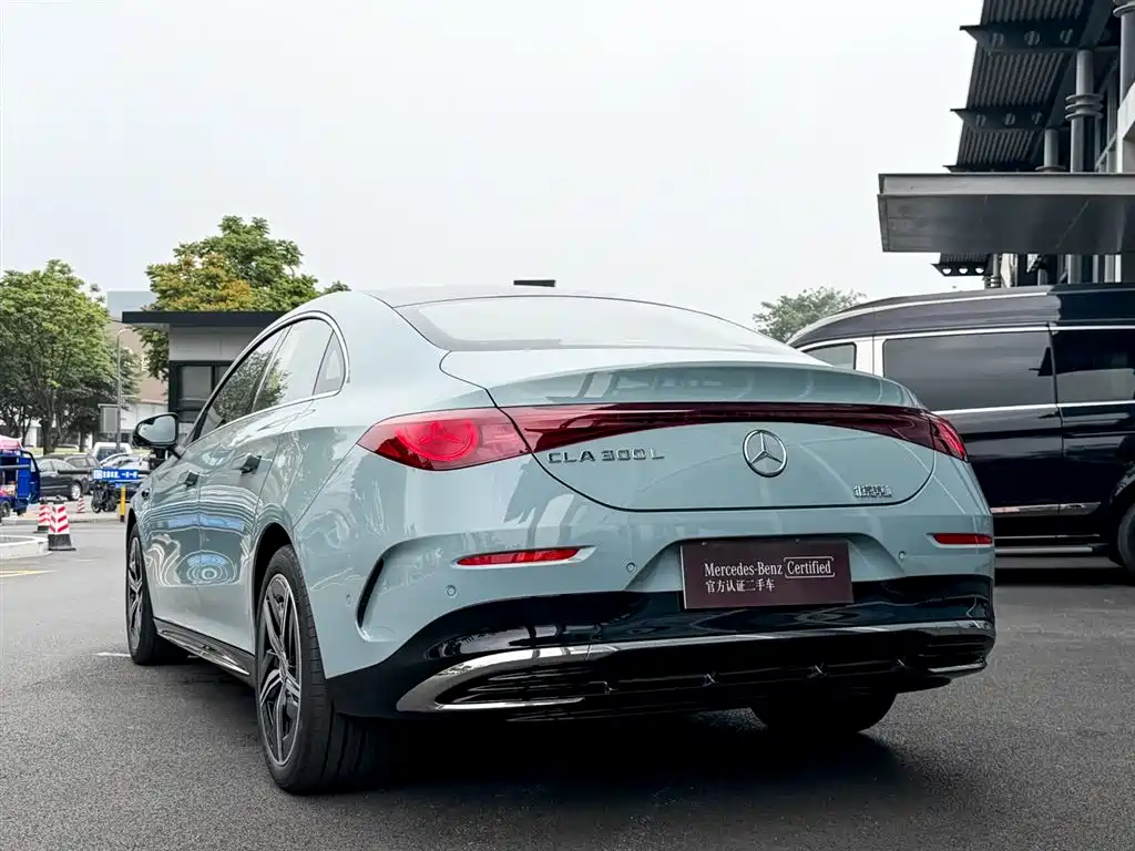 Mercedes-Benz CLA 2025 300L