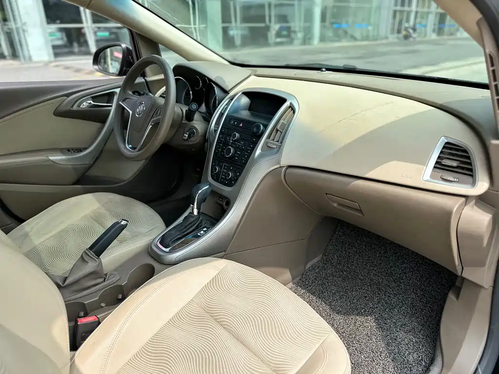 Buick Excelle — миниатюра 10