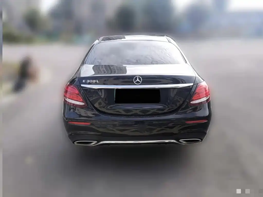 Mercedes-Benz E-Class — миниатюра 8