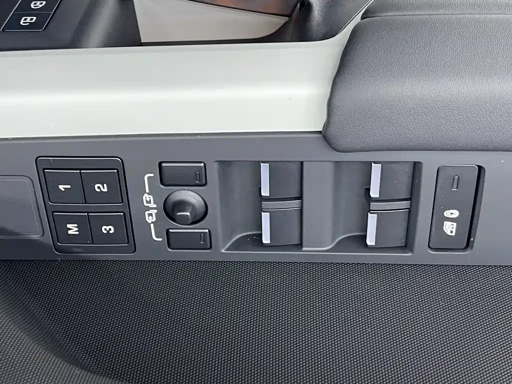 Land Rover Defender — миниатюра 16