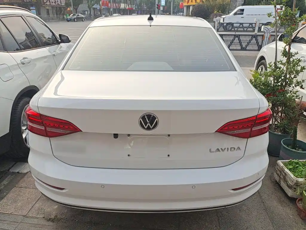 Volkswagen Lavida — миниатюра 6