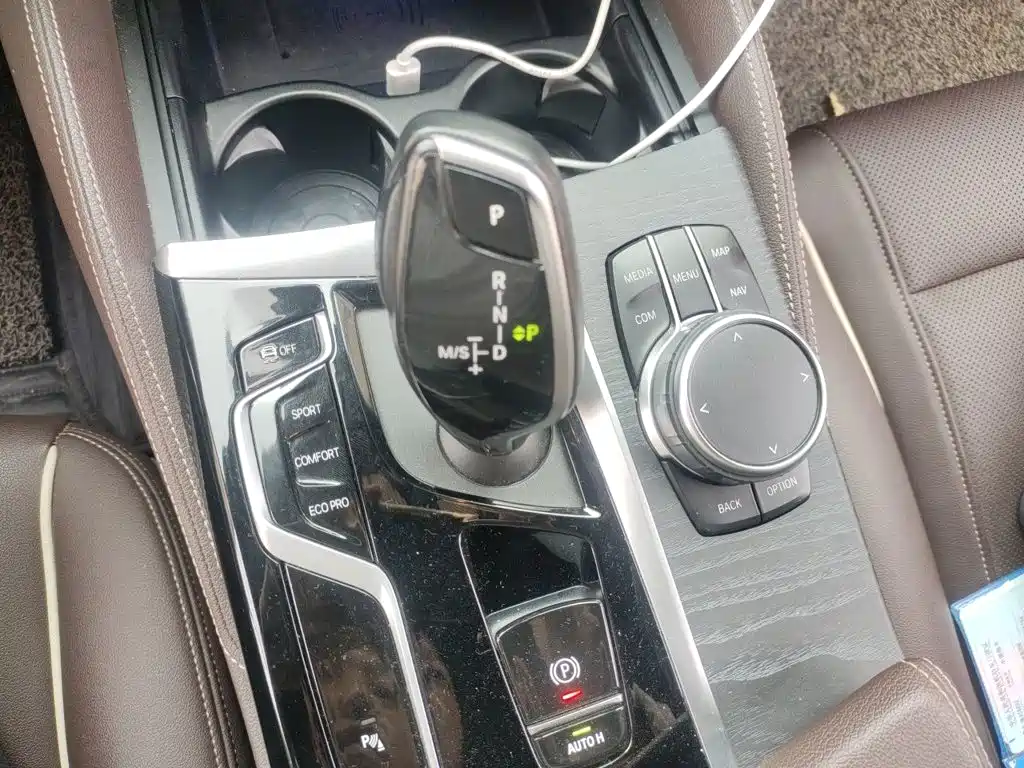 BMW 5 Series — миниатюра 15