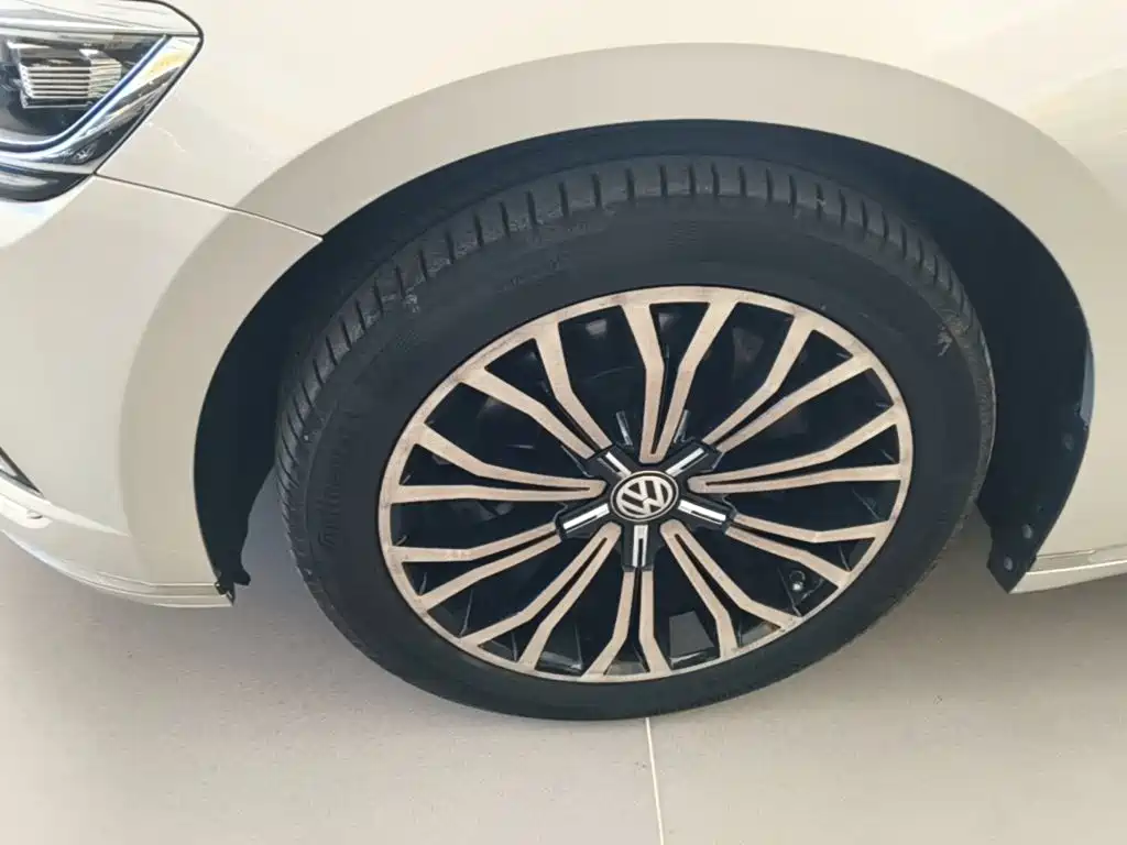 Volkswagen Phideon — миниатюра 23