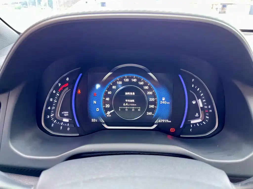 Hyundai Elantra — миниатюра 13