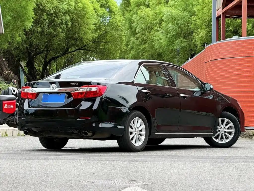 Toyota Camry — миниатюра 9