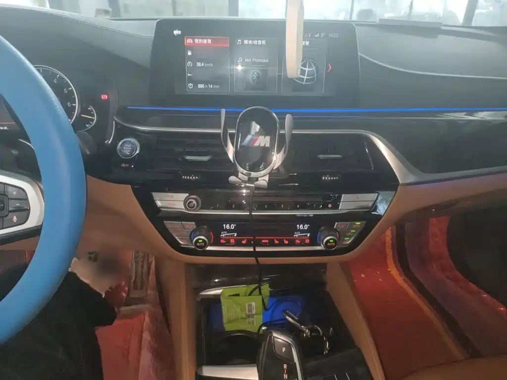 BMW 5 Series — миниатюра 6
