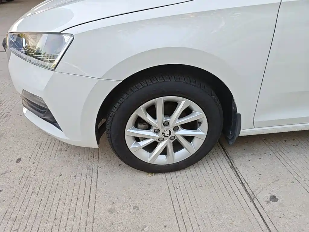 Skoda Rapid Spaceback — миниатюра 23