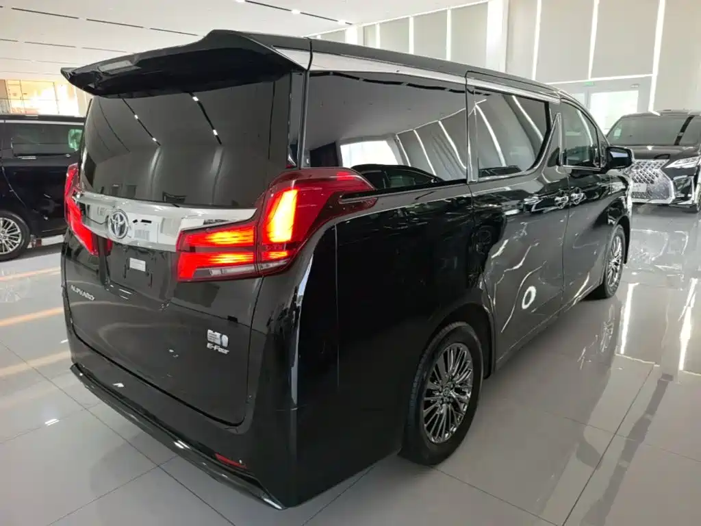 Toyota Alphard — миниатюра 7
