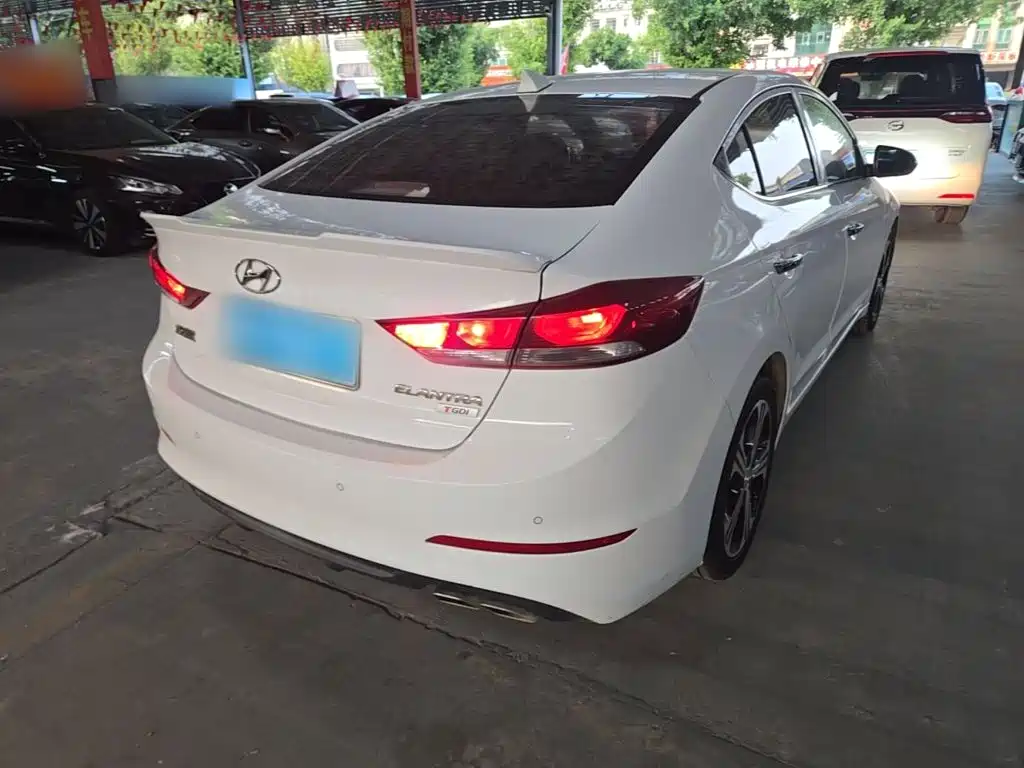 Hyundai Elantra — миниатюра 7