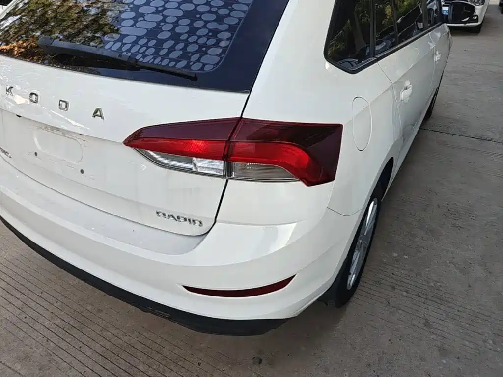 Skoda Rapid Spaceback — миниатюра 8