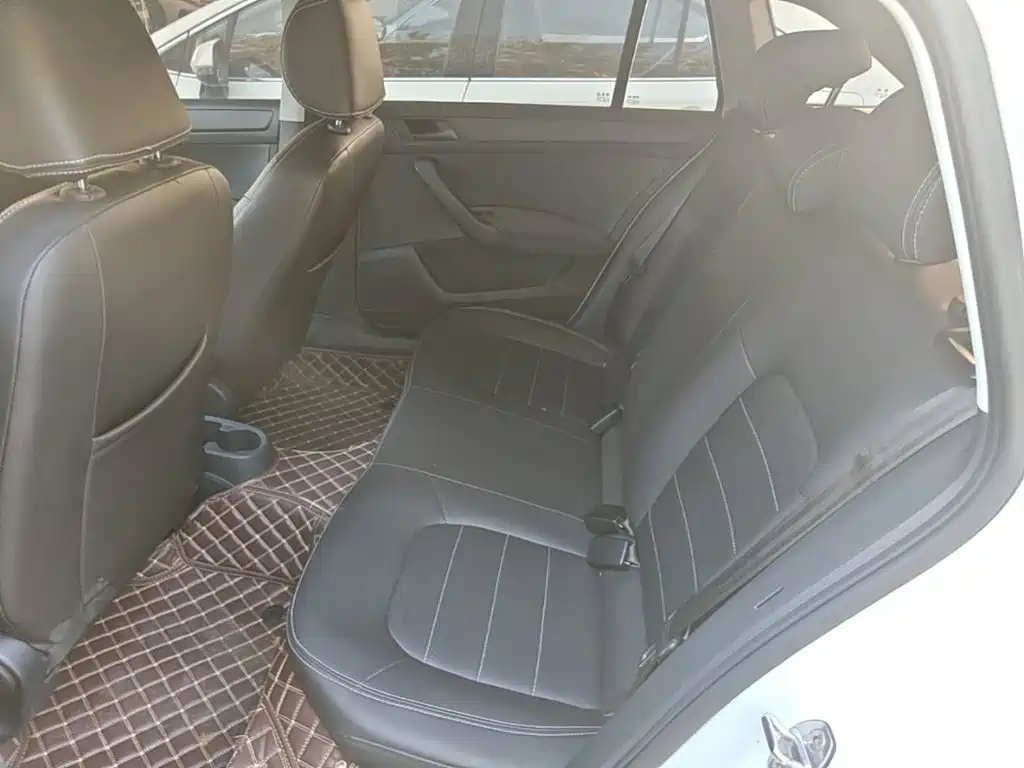 Skoda Rapid Spaceback — миниатюра 17