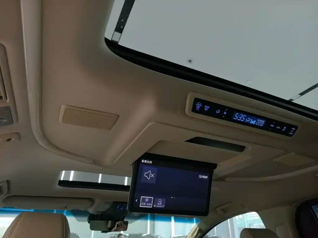 Toyota Alphard — миниатюра 18