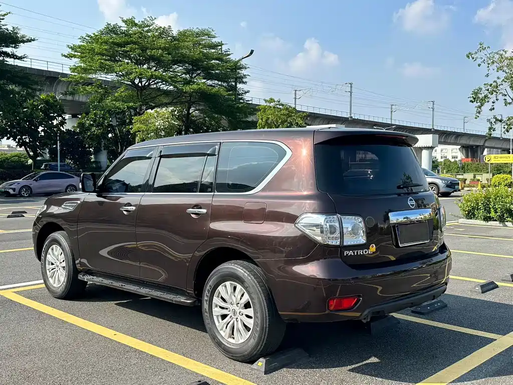 Nissan Patrol — миниатюра 6