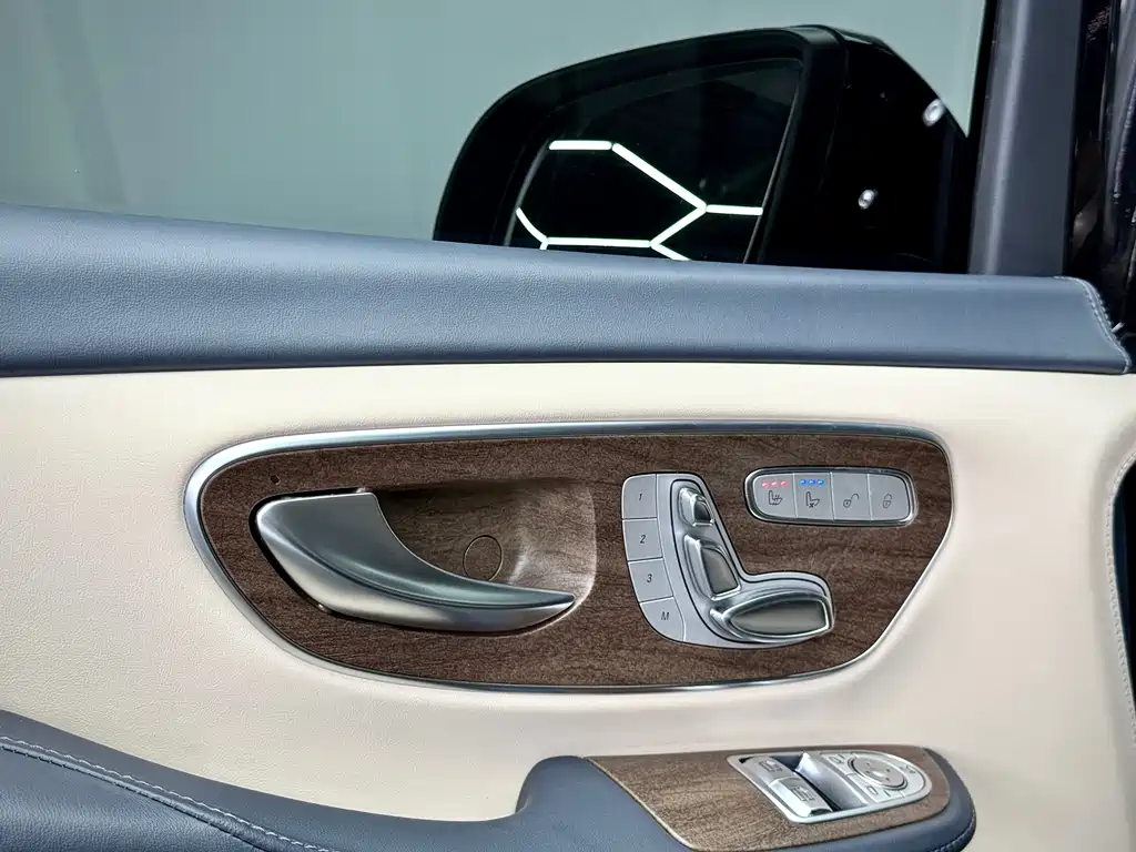 MERCEDES-BENZ V CLASS