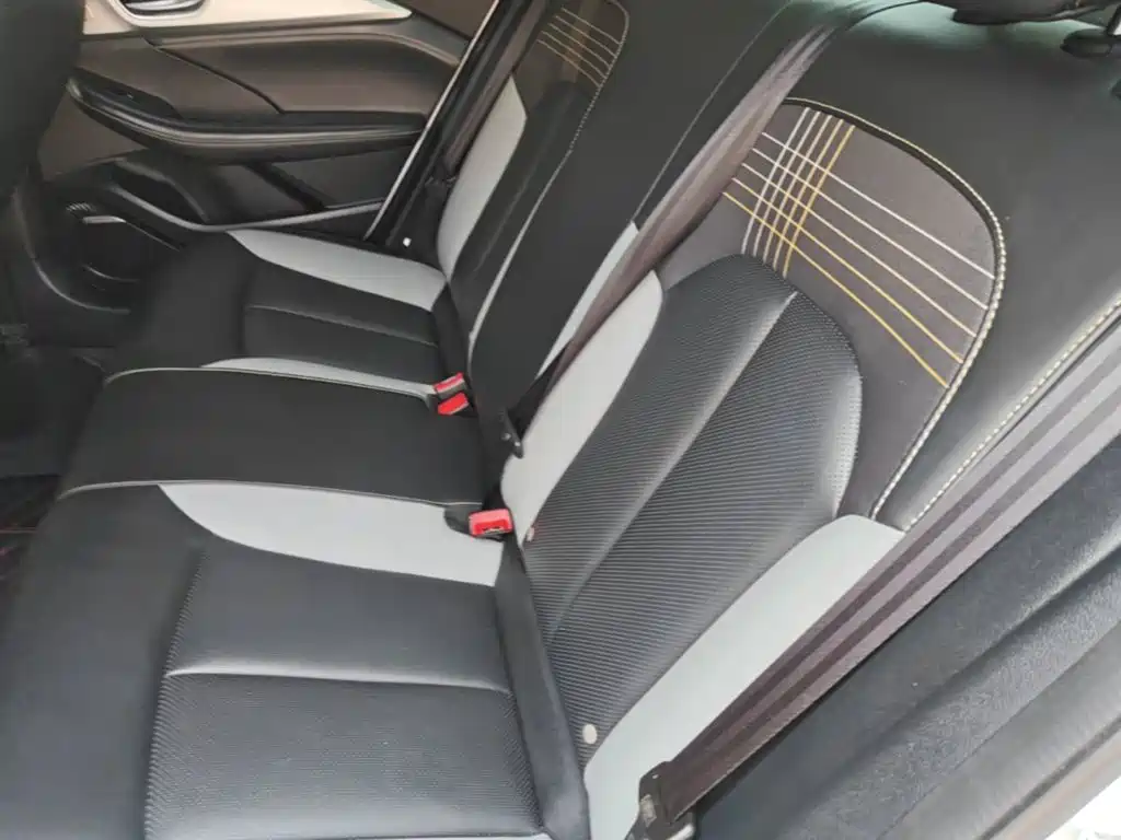 Roewe i6 MAX New Energy — миниатюра 17