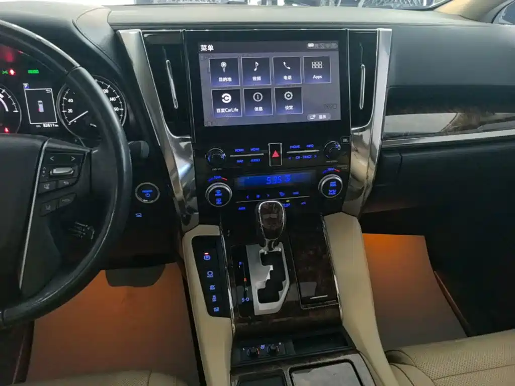 Toyota Alphard — миниатюра 13