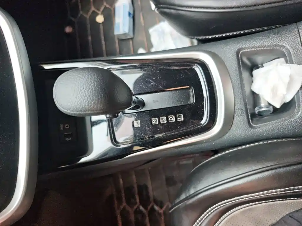 Nissan Tiida — миниатюра 7