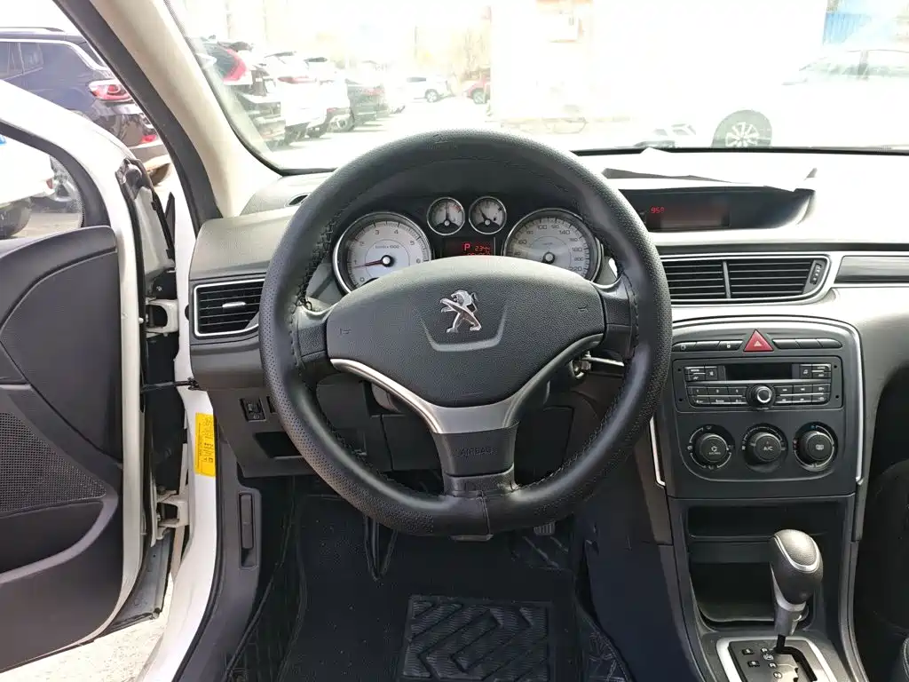 Peugeot 308 — миниатюра 7