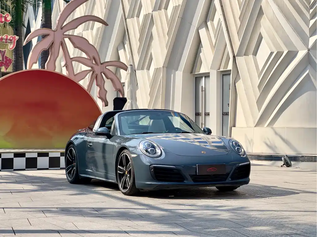 PORSCHE 911