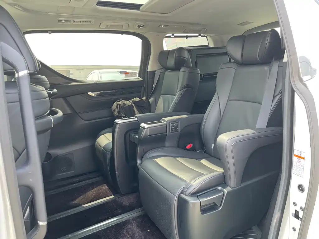 Toyota Vellfire - фото 11