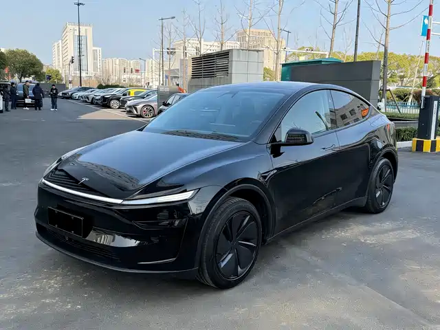 TESLA MODEL Y 2025