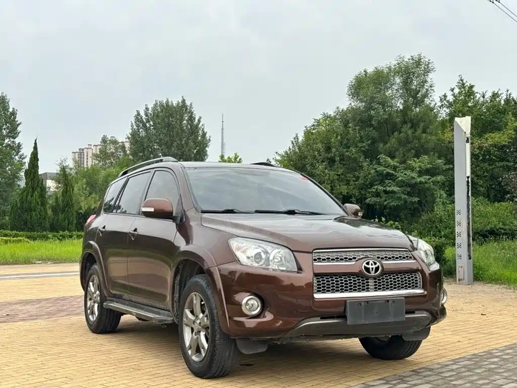 Toyota RAV4 — миниатюра 3