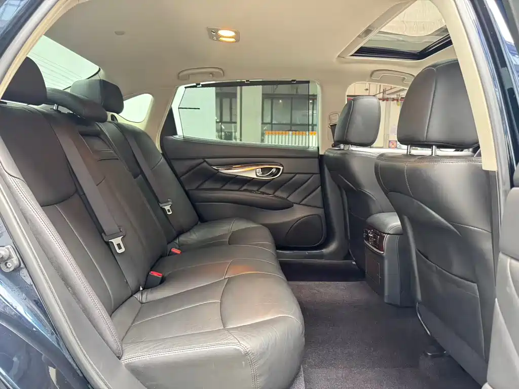 Infiniti Q70 Q70L 2.5L Delight Edition, фото 8