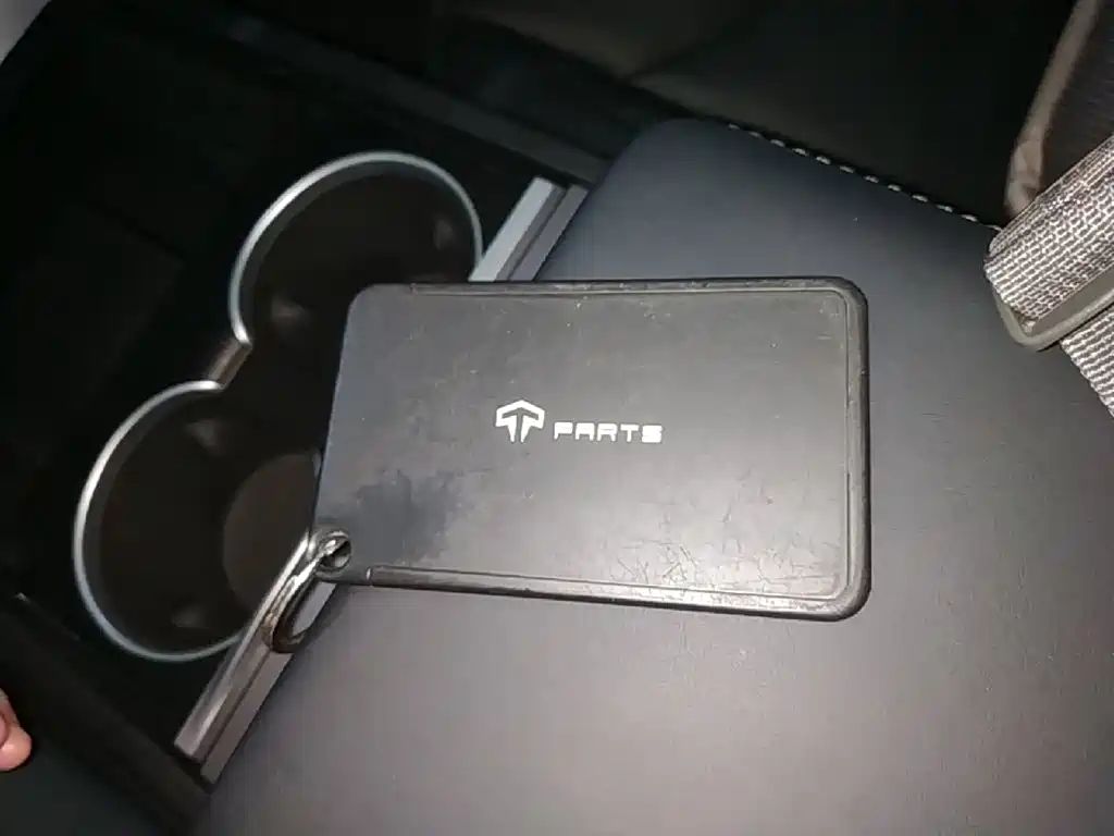 Tesla Model 3 — миниатюра 9