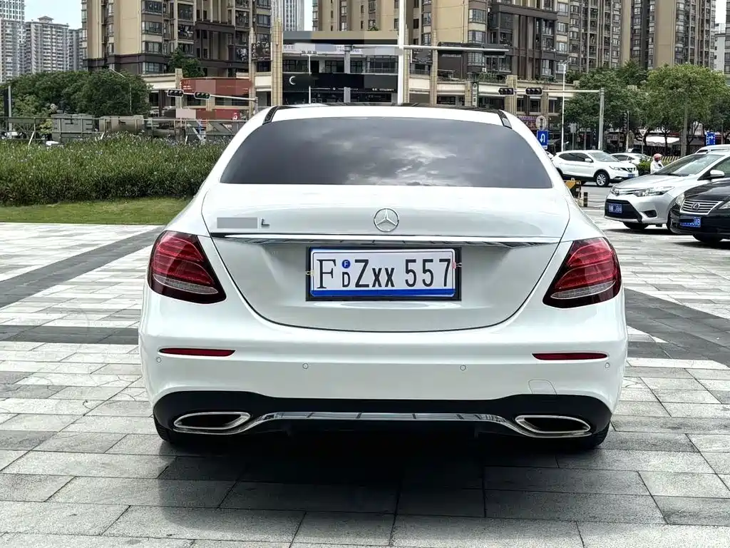 Mercedes-Benz E-Class — миниатюра 4