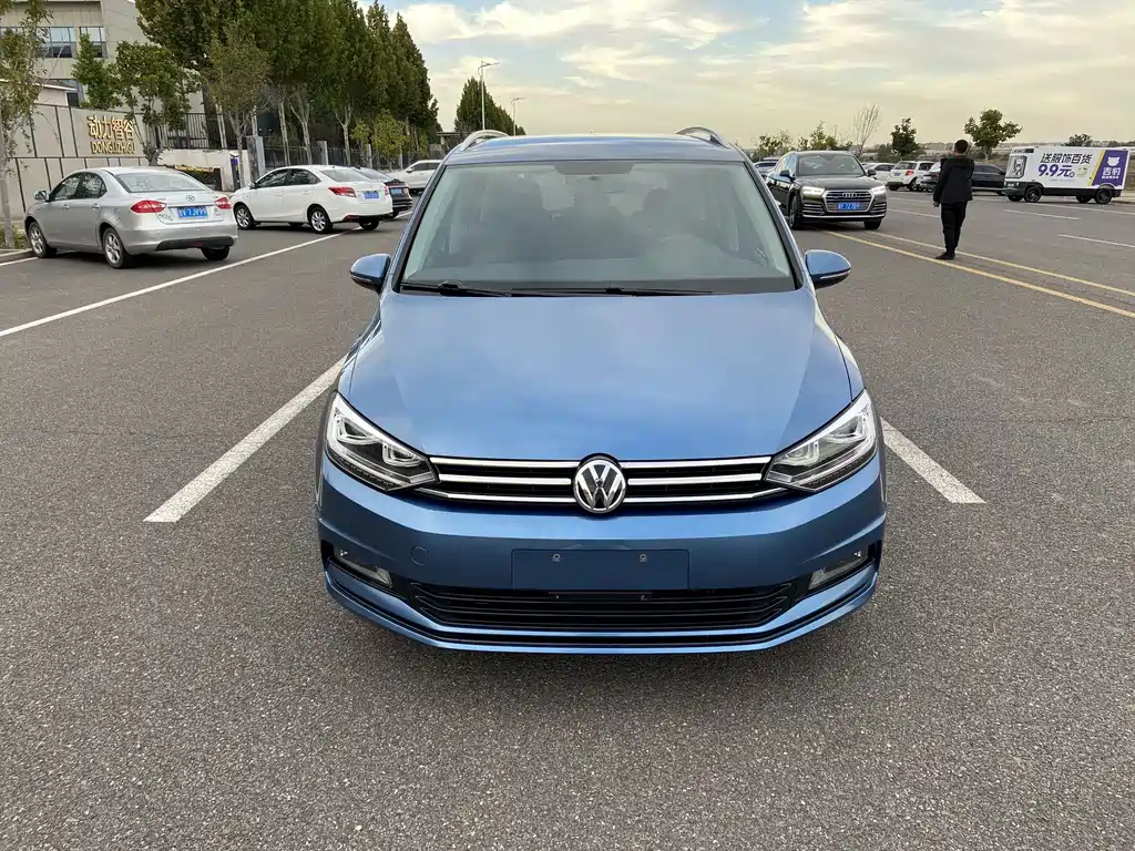 Volkswagen Touran — миниатюра 2