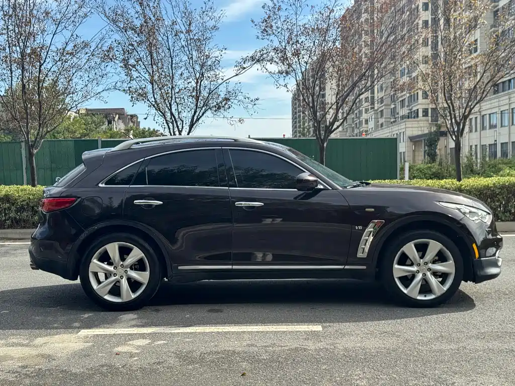 Infiniti FX — миниатюра 12
