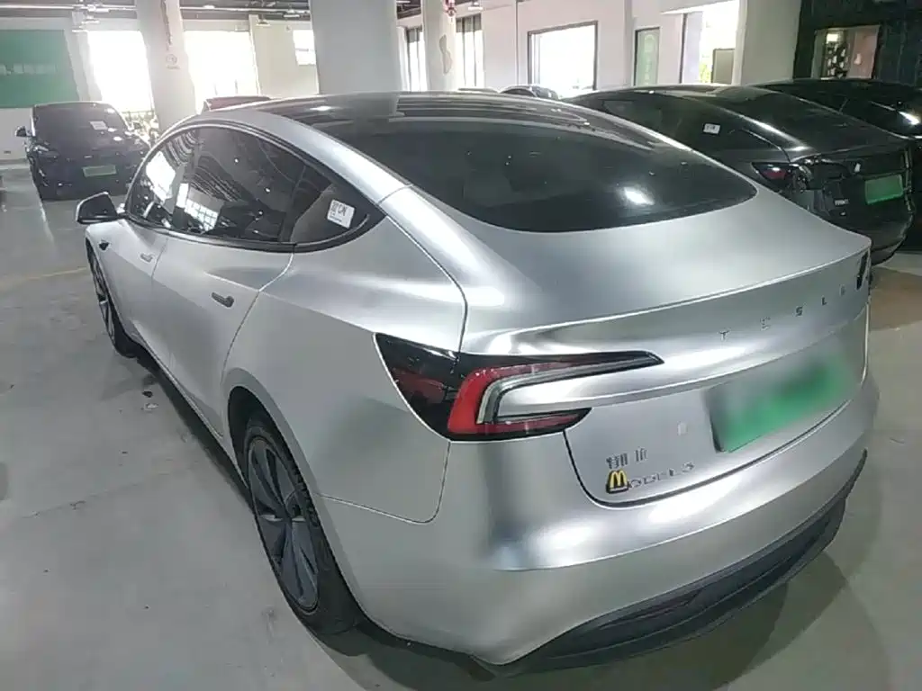 Tesla Model 3 — миниатюра 5
