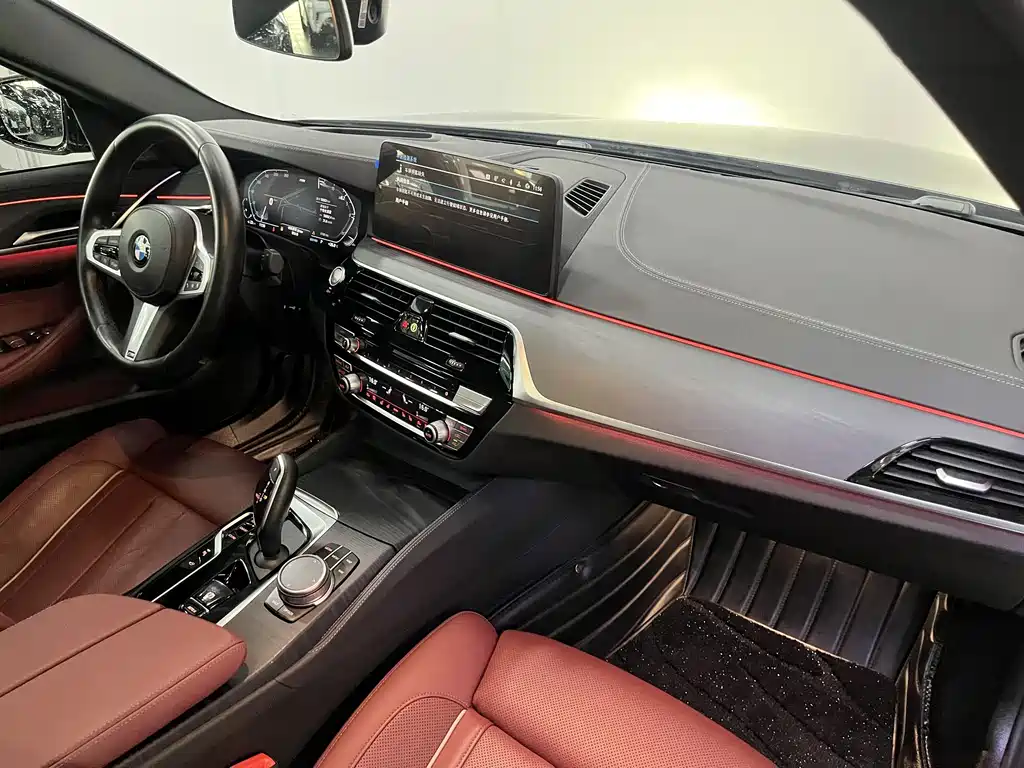 BMW 5 Series — миниатюра 13